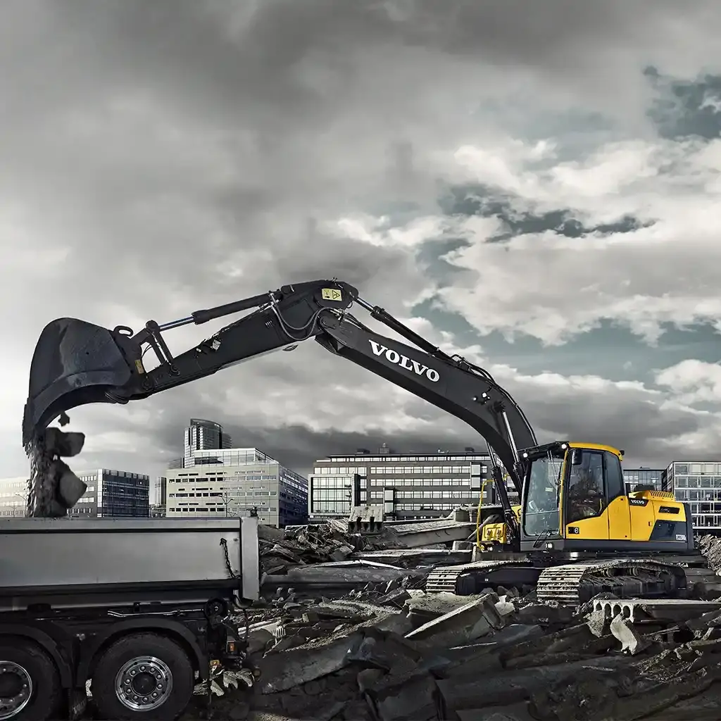 Arriendo de Excavadora 20 Ton. Volvo modelo EC220D en SK Rental con cobertura nacional.